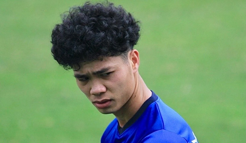 Công Phượng đang gặp khó khăn về cả mặt thể trạng lẫn phong độ.,