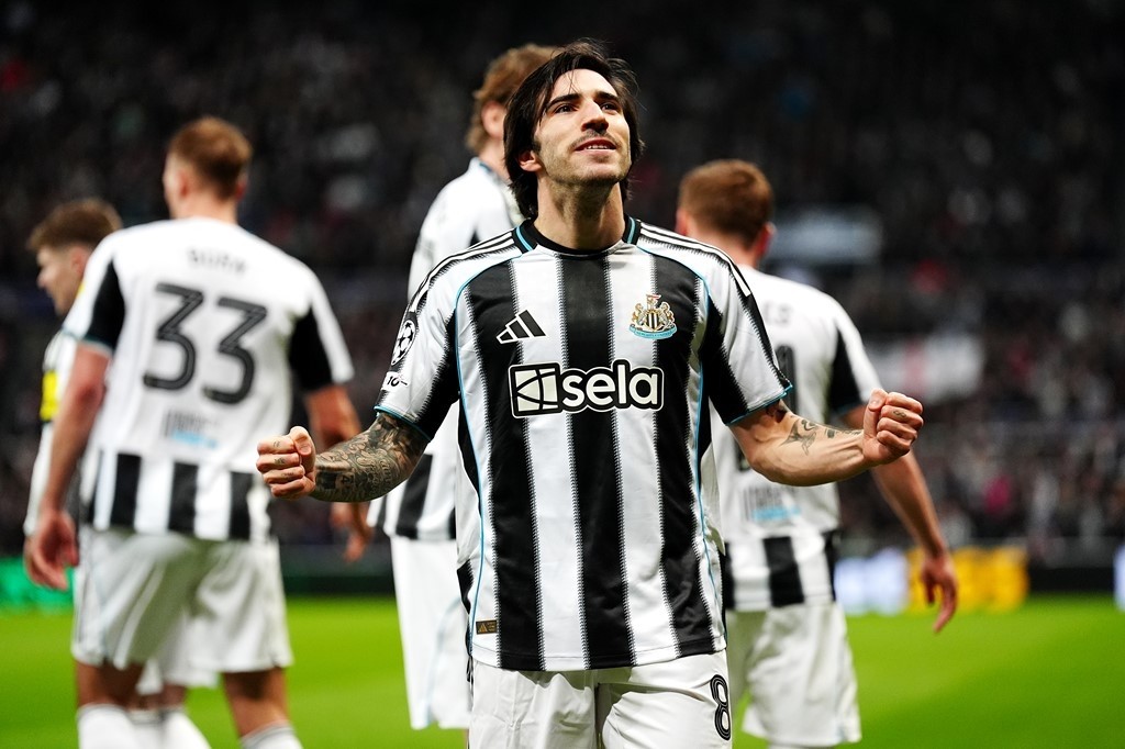 Sandro Tonali được liên kết chuyển nhượng tới nhiều ông lớn nước Anh.