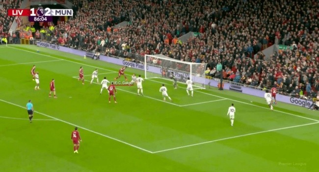 Tình huống bỏ lỡ của Gakpo trước MU.