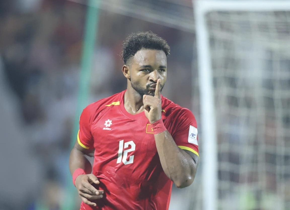 Nguyễn Xuân Son tỏa sáng trước Malaysia. Ảnh: Nam Định FC.