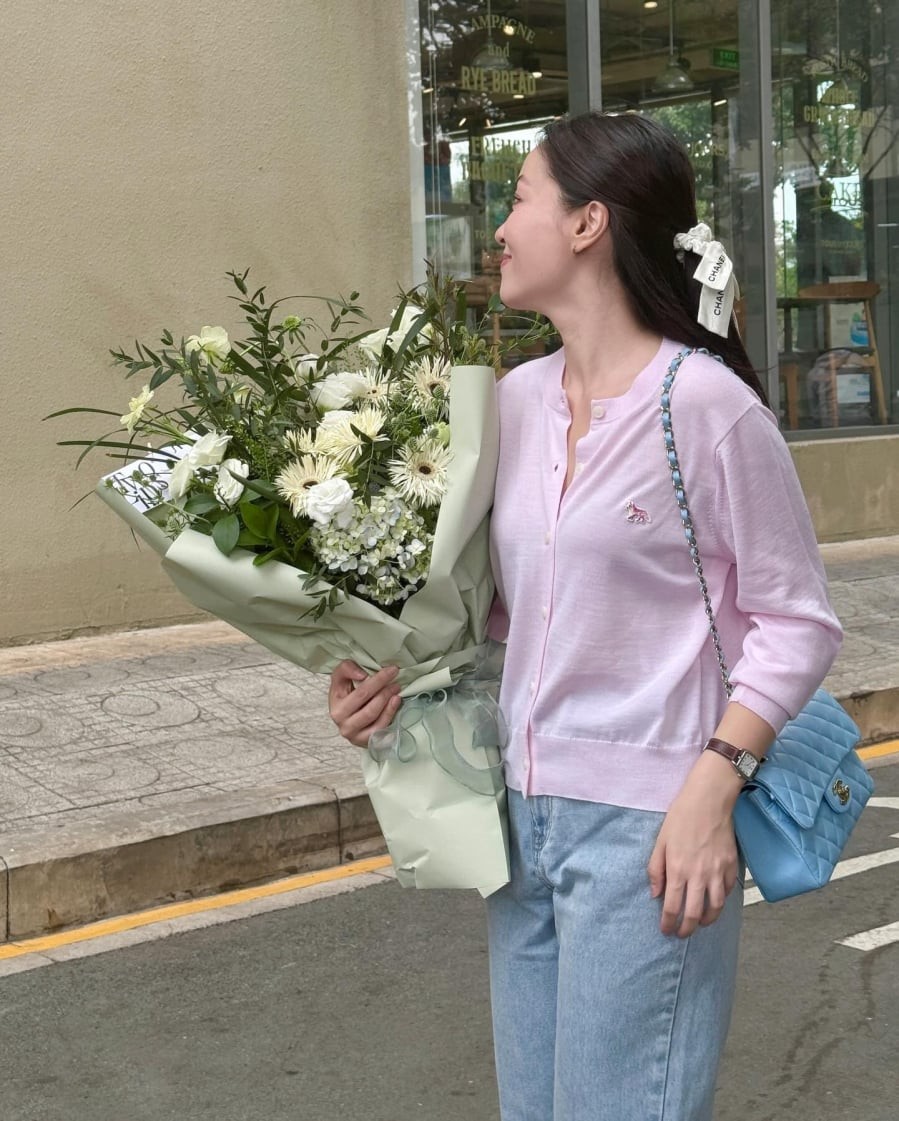 Các tông màu như hồng nhạt, xanh mint, vàng kem hay tím lavender thường được lựa chọn để tạo điểm nhấn nhẹ nhàng. 