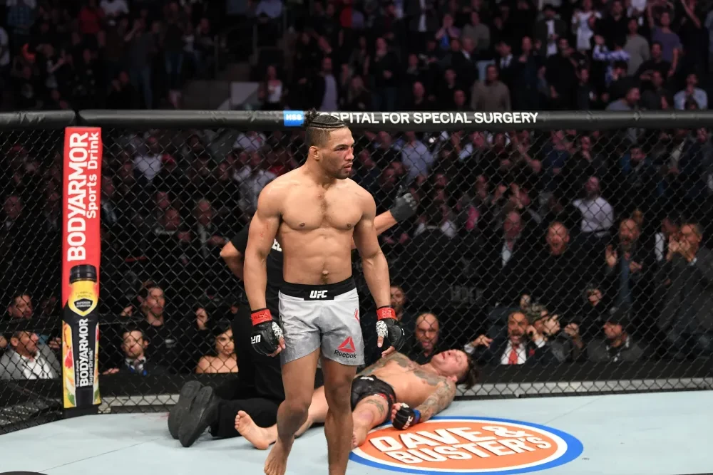 Kevin Lee ăn mừng chiến thắng KO trước Gregor Gillespie tại sự kiện UFC 244