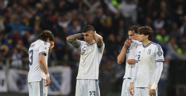 Ý thua Bosnia ở loạt sút luân lưu.