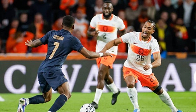 Hà Lan gặp nhiều khó khăn trước Ecuador.