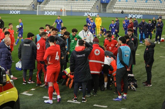 Trận đấu đã bị gián đoạn vì tai nạn.