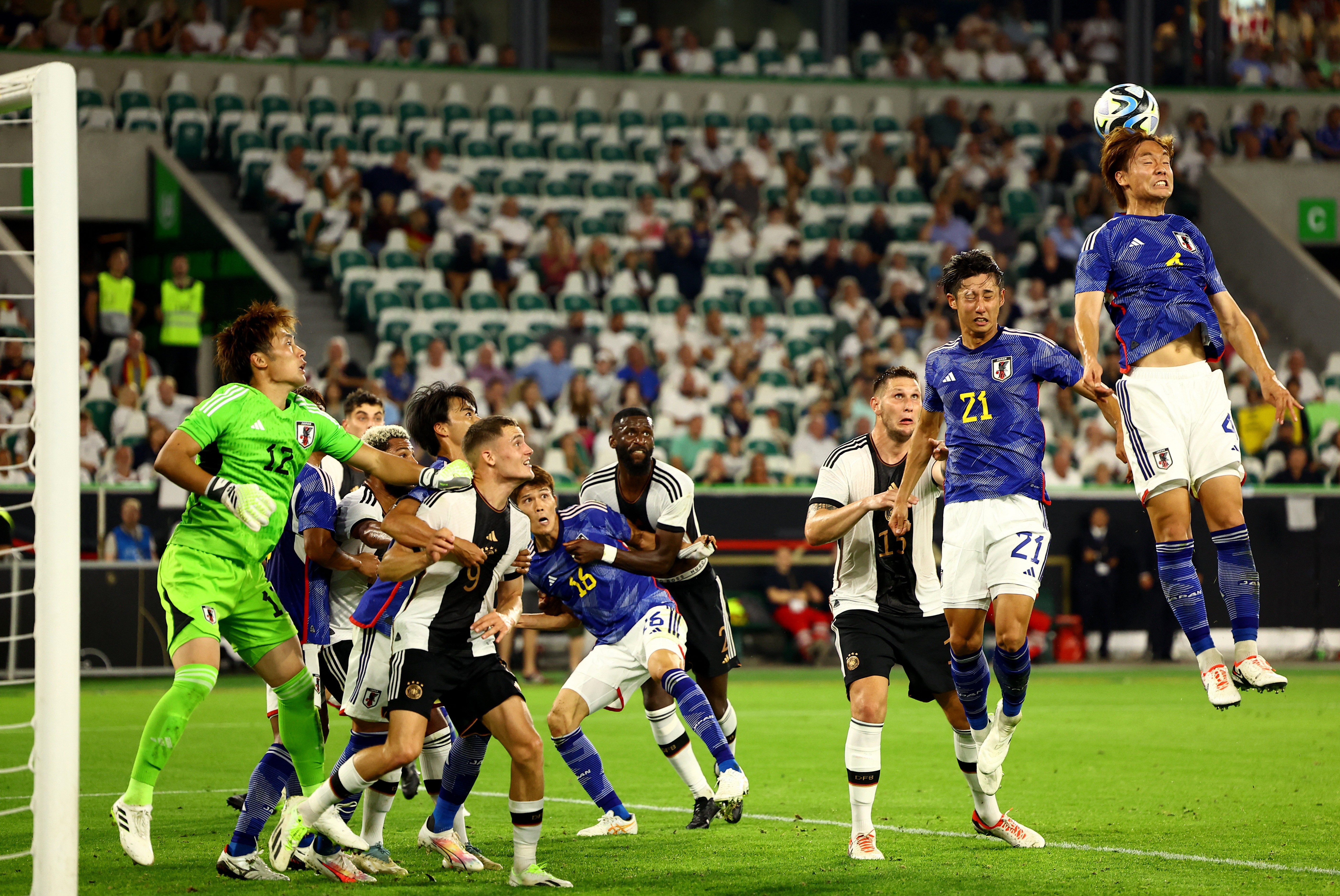 Nhật Bản chơi sòng phẳng và áp đặt trận đấu.