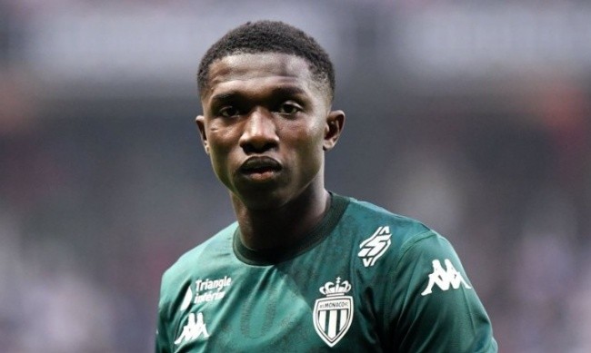 Lamine Camara lọt mắt xanh Liverpool, Chelsea.