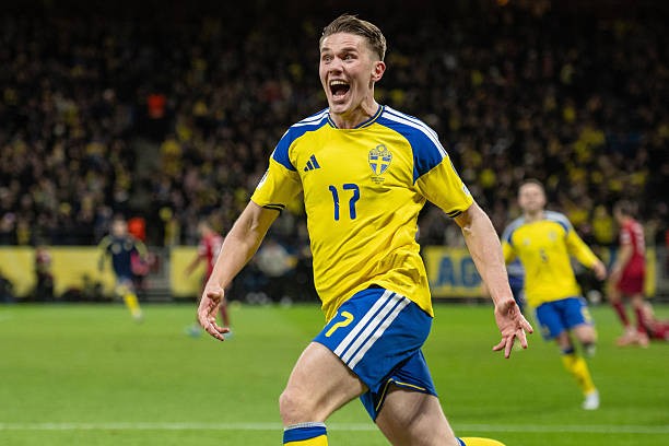 Gyokeres sắm vai người hùng của Thụy Điển. 