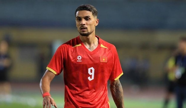 Hoàng Hên gây ấn tượng trong màu áo tuyển Việt Nam.