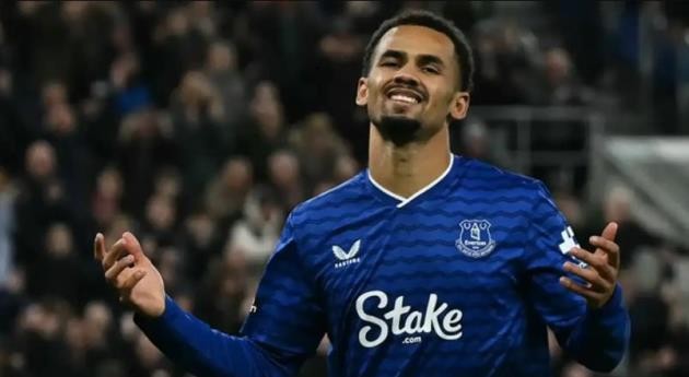 Iliman Ndiaye hứng thú với viễn cảnh gia nhập MU.