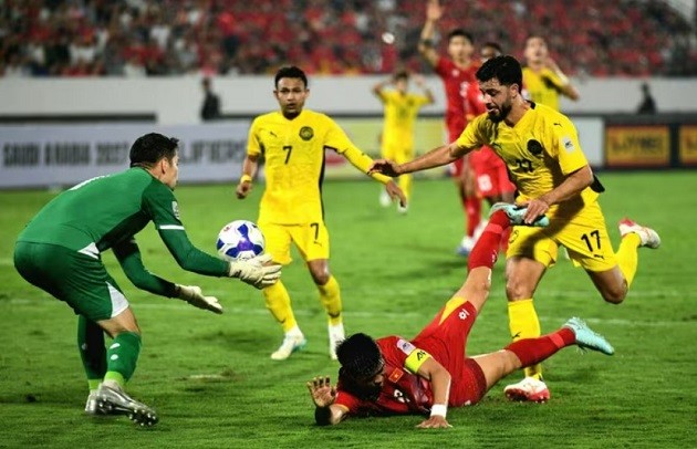 Nguyễn Filip phải làm việc khá vất vả.