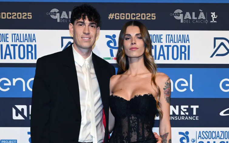 Vợ chồng Bastoni trong một sự kiện tại Ý.