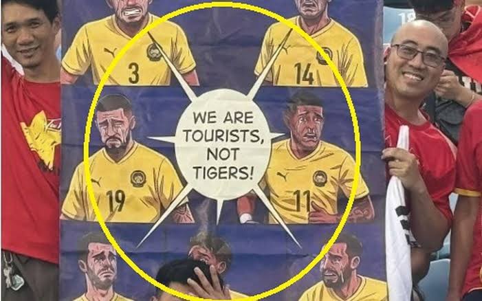 Tấm biểu ngữ được các CĐV Việt Nam. 