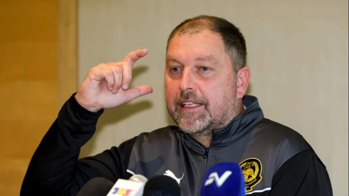 HLV Malaysia Peter Cklamovski phát biểu đầy tranh cãi.