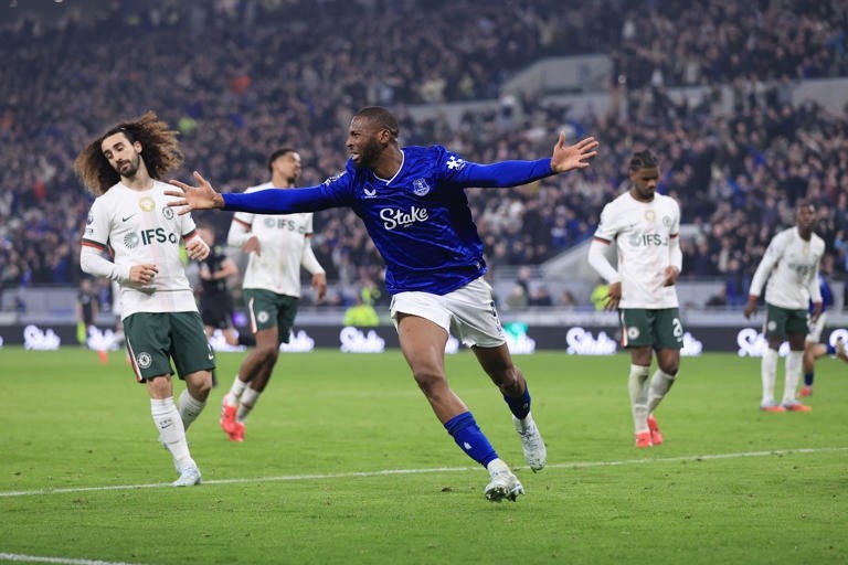 Everton vẫn còn cơ hội cạnh tranh.