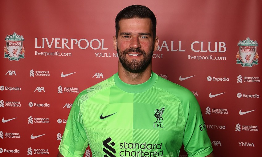 Alisson đã gia hạn với Liverpool.