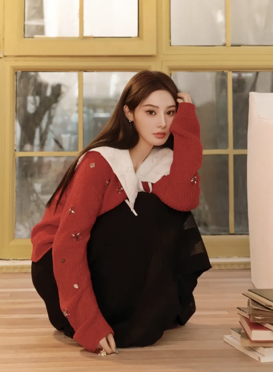 Các bản phối đơn sắc (ton-sur-ton) mang lại hiệu ứng thị giác liền mạch, giúp vóc dáng trông cao ráo và thanh thoát. 