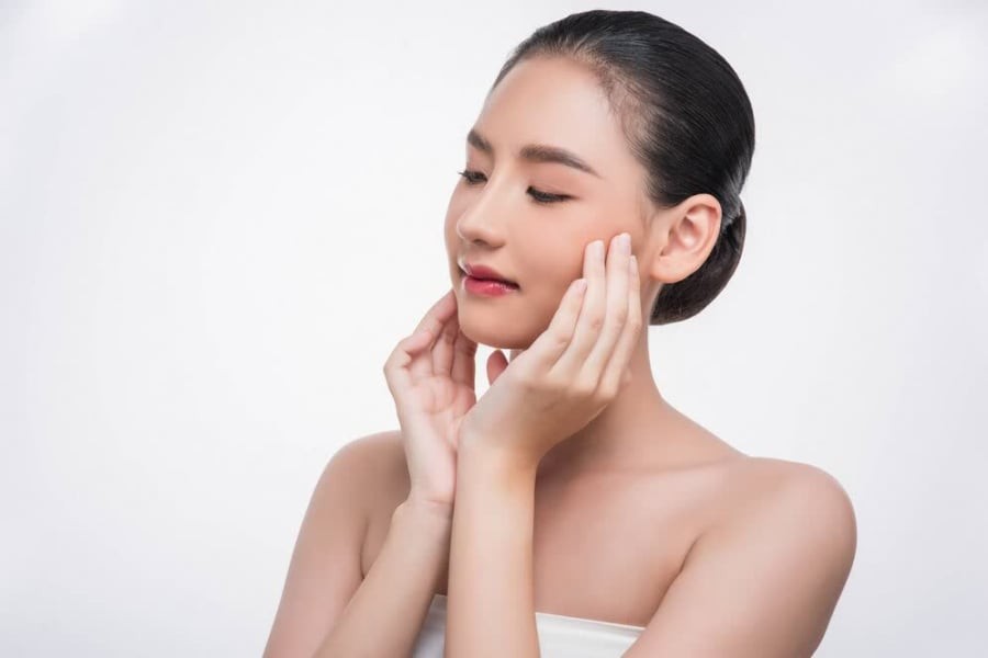  Khi lượng collagen suy giảm, da dễ trở nên mỏng và hình thành nếp nhăn. 