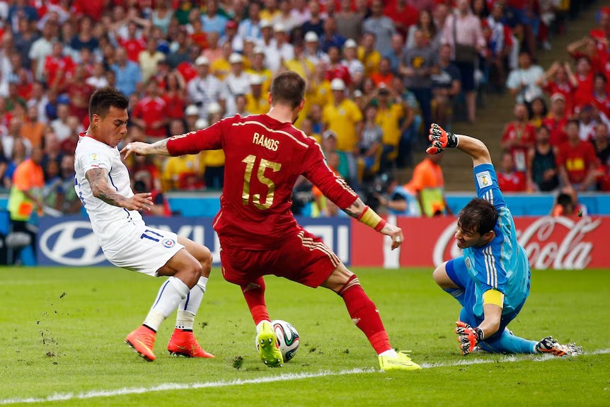 Chile và Ý vạch trần điểm yếu Tây Ban Nha.