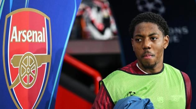  Lewis-Skelly được liên kết nhiều với MU.