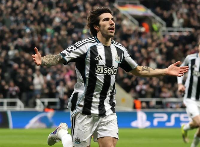 Juventus gia nhập cuộc đua 100 triệu bảng giành Sandro Tonali với Man Utd.