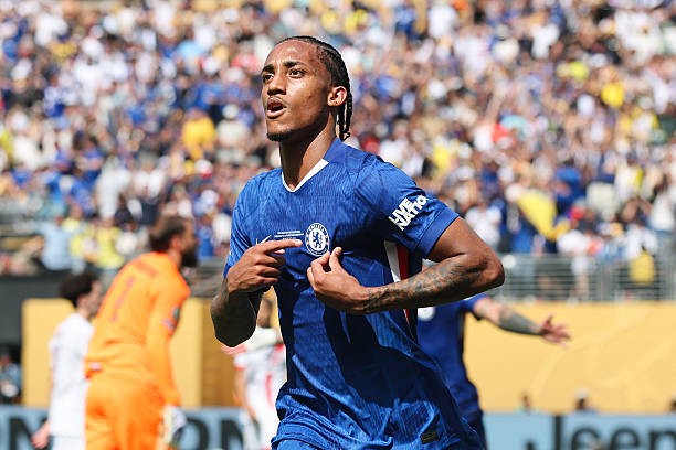 Pedro sẽ hưởng lợi từ sự xuất hiện của Dumfries. 