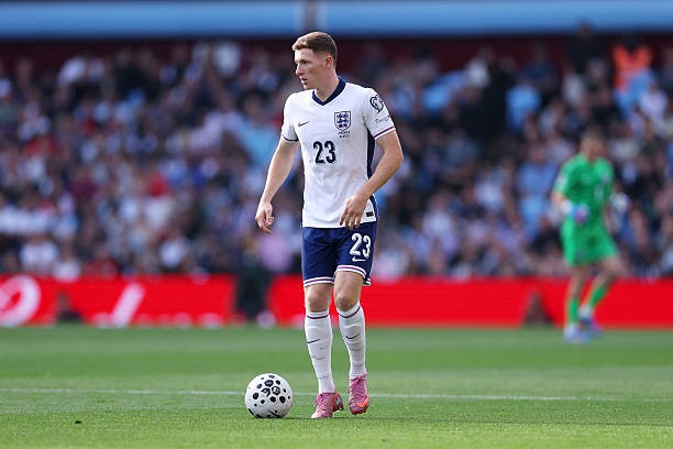 Man Utd và Man City tiếp tục tạo nên cuộc chiến trên TTCN với Elliot Anderson .