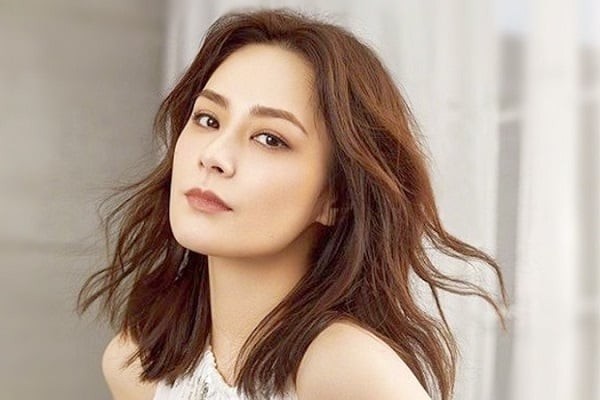 Có thời điểm, cân nặng thay đổi rõ rệt khiến hình ảnh của cô trở thành chủ đề tranh luận. 