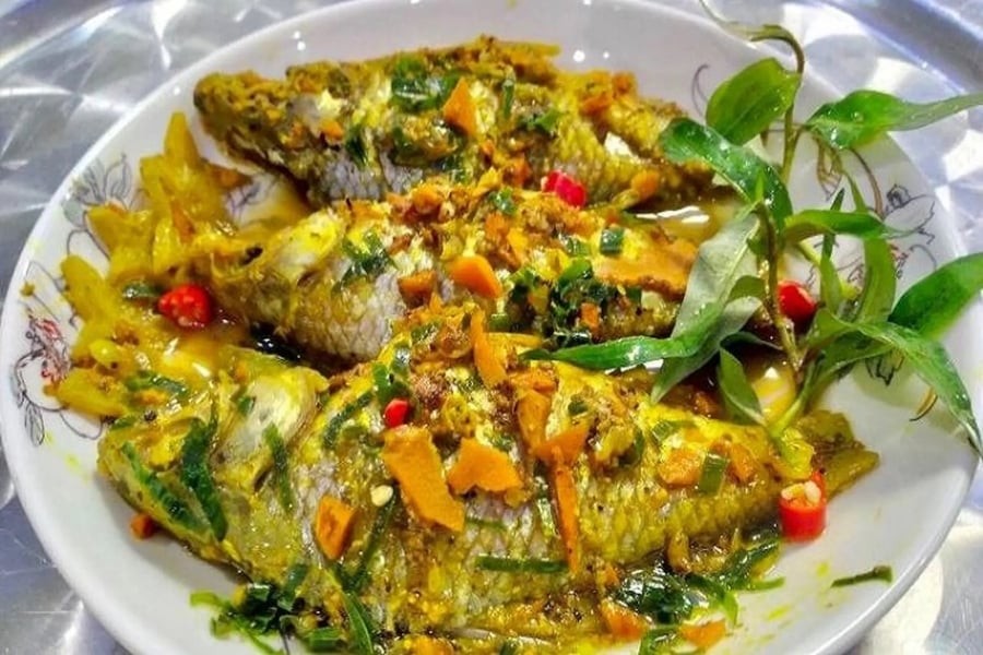 Cá diếc là loại cá giàu dinh dưỡng, kết hợp với nghệ tươi sẽ tạo thành món ăn có tác dụng rất tốt cho gan.