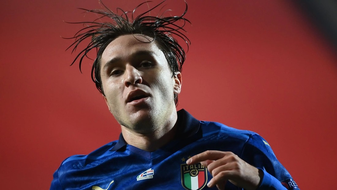 Federico Chiesa hứng chịu chỉ trích vì rút lui khỏi tuyển Italy nhưng sẵn sàng ra sân tại FA Cup cho Liverpool.