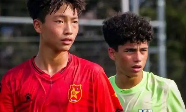 Barcelona chiêu mộ thành công thần đồng Li Haoyan.