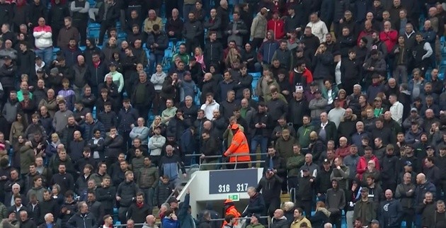 CĐV Liverpool lũ lượt rời Etihad vì đội nhà thua thảm