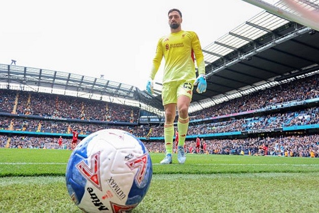 Giorgi Mamardashvili - 5.7: Thủ thành này bất lực trước 4 bàn thua của đội nhà. Điểm sáng duy nhất là đường chuyền dài tạo cơ hội ngon ăn cho Salah ở đầu trận đấu.