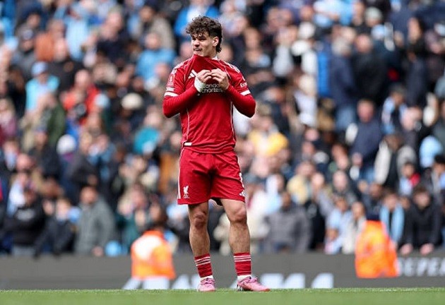 Milos Kerkez - 6.1: Chơi đầy nỗ lực trong hiệp một nhưng dần đuối sức. Anh không thể ngăn chặn các tình huống phối hợp dẫn đến bàn thắng thứ hai của Man City.