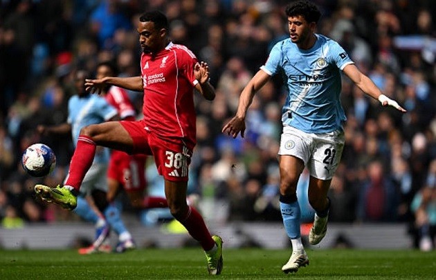 Ryan Gravenberch - 6.6: Thi đấu mờ nhạt ở vai trò mỏ neo. Gravenberch tỏ ra lúng túng khi kiểm soát bóng và không thể giúp Liverpool thoát khỏi áp lực từ đối thủ.