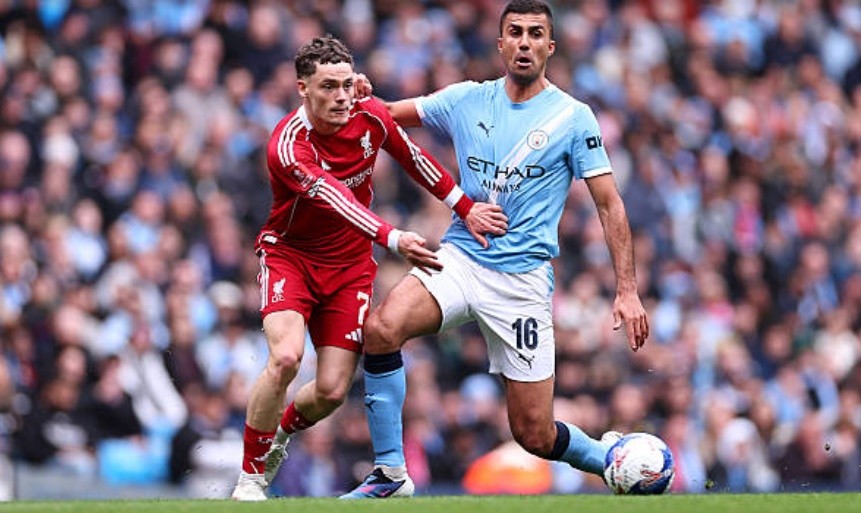 Tiền vệ trung tâm: Rodri (6/10) Đây không phải là ngày thi đấu tốt nhất của tiền vệ người Tây Ban Nha. Rodri có nhiều pha xử lý hỏng và suýt chút nữa đã tạo cơ hội cho đối thủ ghi bàn. Anh phải nhận thẻ vàng và bị thay ra sớm sau một màn trình diễn dưới sức.