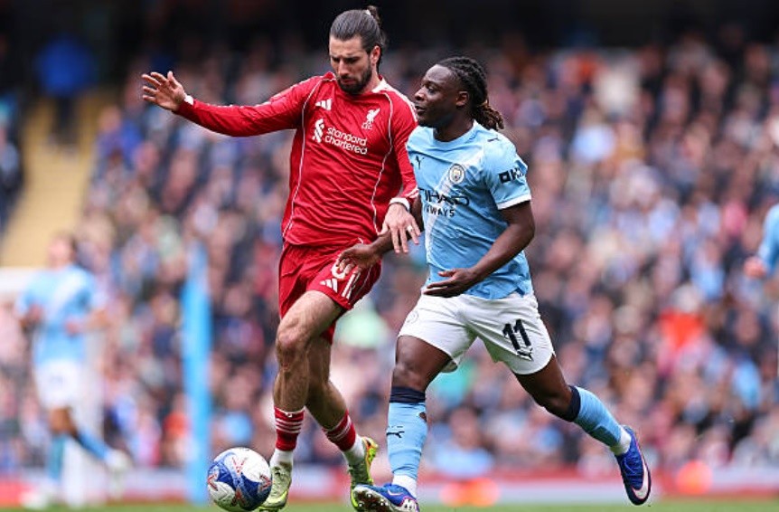 Tiền đạo cánh trái: Jeremy Doku (6/10) Doku là mắt xích mờ nhạt nhất trên hàng công bùng nổ của Man City. Các pha đi bóng sở trường của anh thường xuyên bị bắt bài và hầu hết những đợt tấn công nguy hiểm nhất của đội chủ nhà đều diễn ra ở cánh đối diện.