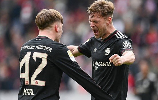 Karl tỏa sáng giúp Bayern giành trọn 3 điểm.