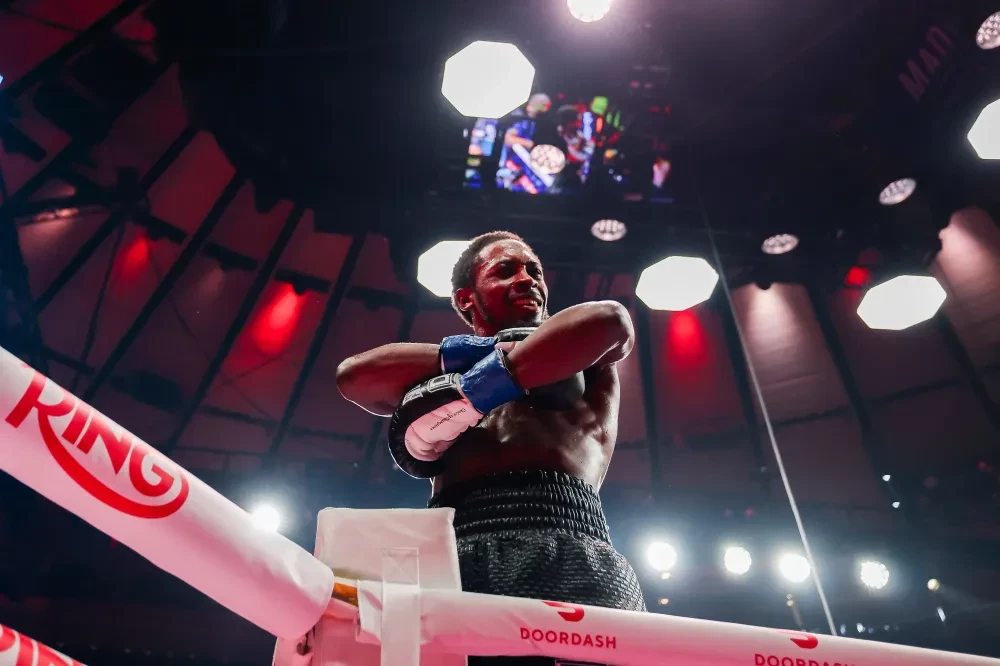 Keyshawn Davis ăn mừng sau một chiến thắng