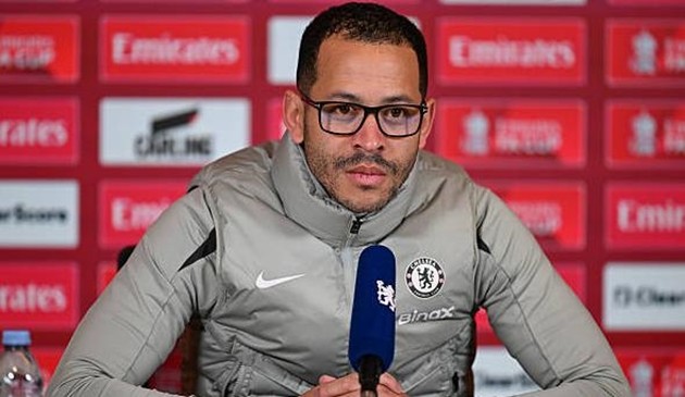 Liam Rosenior khẳng định mối quan hệ tốt đẹp với Enzo Fernandez.