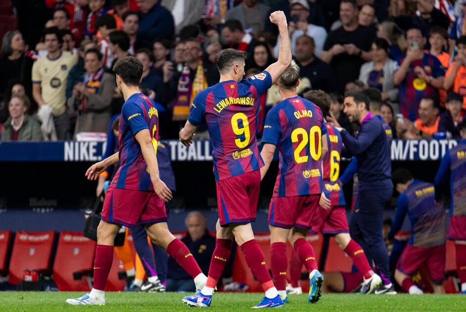 Lewandowski giúp Barca giành 3 điểm trọn vẹn.