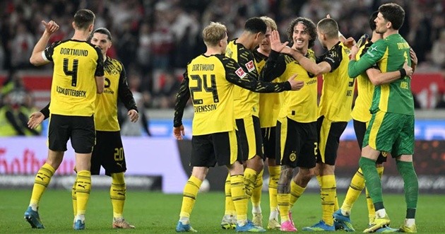 Dortmund giành 3 điểm trên sân khách trước Stuttgart.