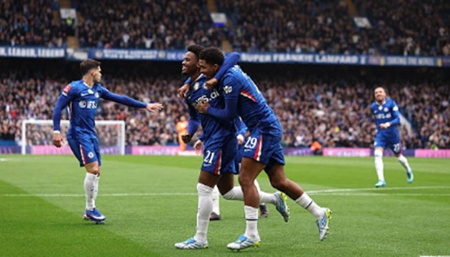 Chelsea vùi dập Port Vale.