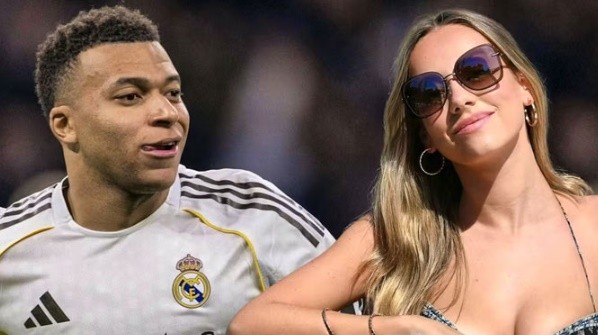 Kylian Mbappe và Exposito đã công khai tình cảm.