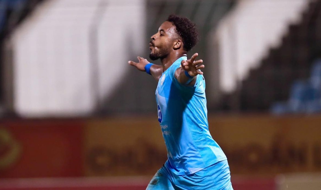 Nguyễn Xuân Son đang có phong độ tốt trong màu áo Nam Định. Ảnh: CLB Nam Định.