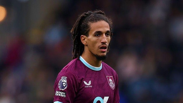 Hannibal hiện thi đấu cho Burnley.