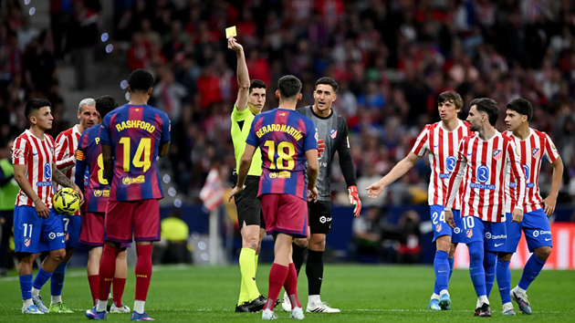 Martin chỉ nhận thẻ vàng thay vì thẻ đỏ được đưa ra trước đó.