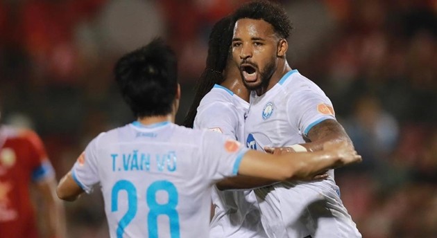 Xuân Son giúp Nam Định thắng dễ Hà Tĩnh.