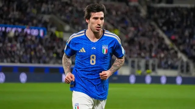 Sandro Tonali là một trong những mục tiêu hàng đầu của Quỷ đỏ.