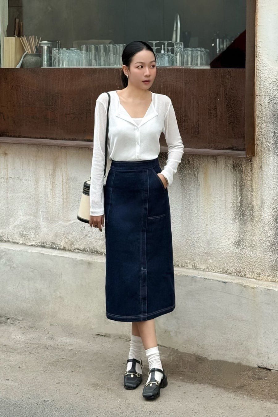 Đây cũng là kiểu váy dễ ứng dụng trong nhiều hoàn cảnh, từ đi làm đến dạo phố. 